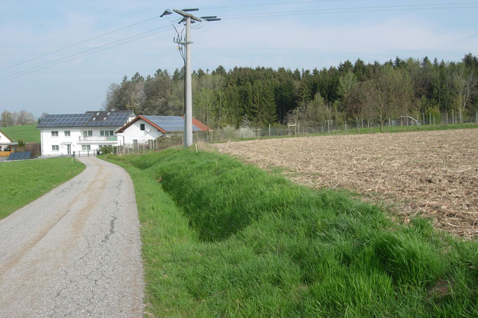 Blick auf das Haus mit Photovoltaikanlage in Reindobl - Foto: Norbert Ephan